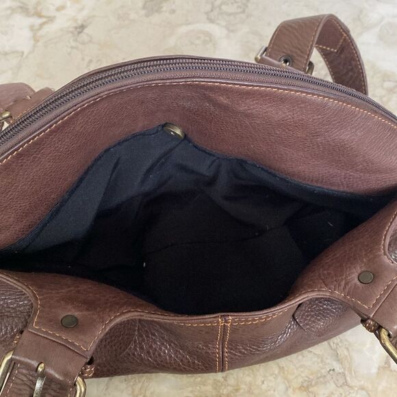 High Fashion Canada Leather Shoulder Bag - Picture 13 of 15